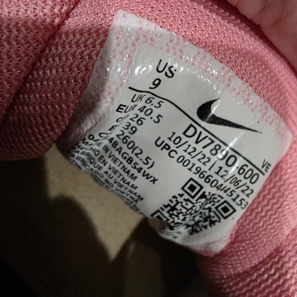 Nike Pink and Blue Athletic Shoes with Cushioned Support - Picture 5 of 9